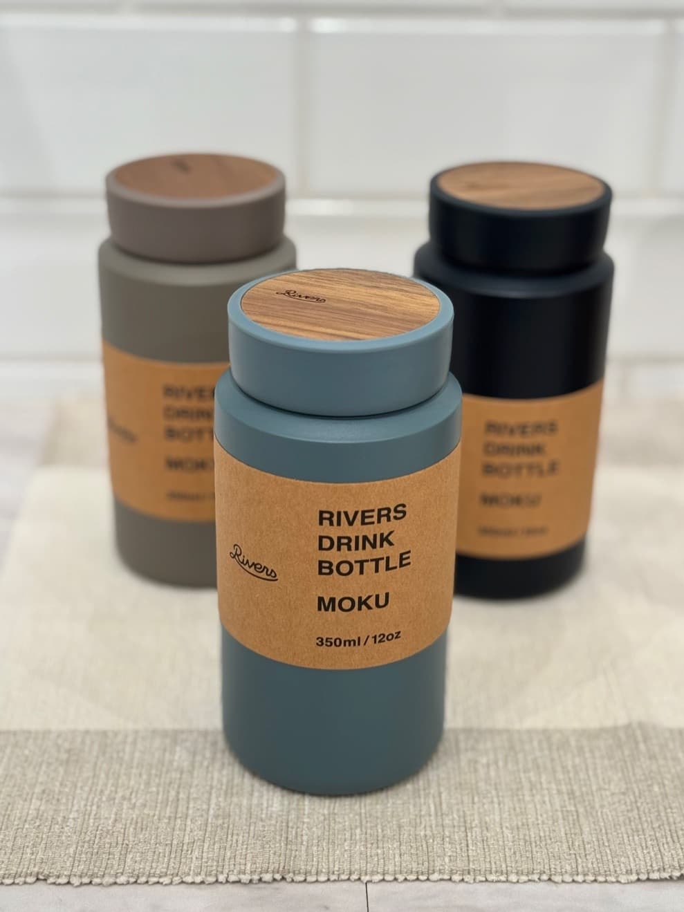okomeさんの「212 KITCHEN STORE｜ドリンクボトル MOKU 350 アッシュブルー ＜RIVERS リバーズ＞」を使ったコーディネート