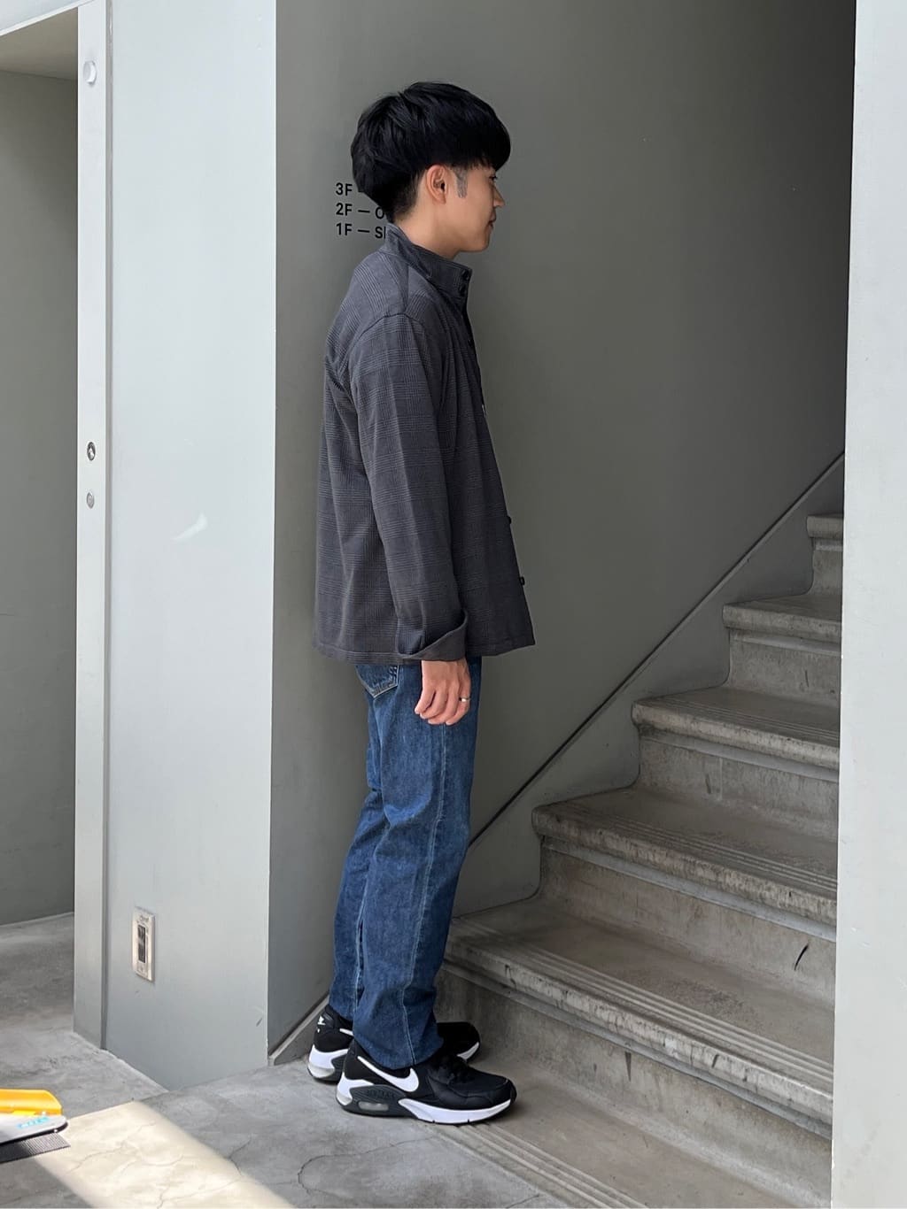 Namikiさんの「TAKEO KIKUCHI｜【モンスターストレッチ】日本製 ウォッシュド デニムパンツ」を使ったコーディネート