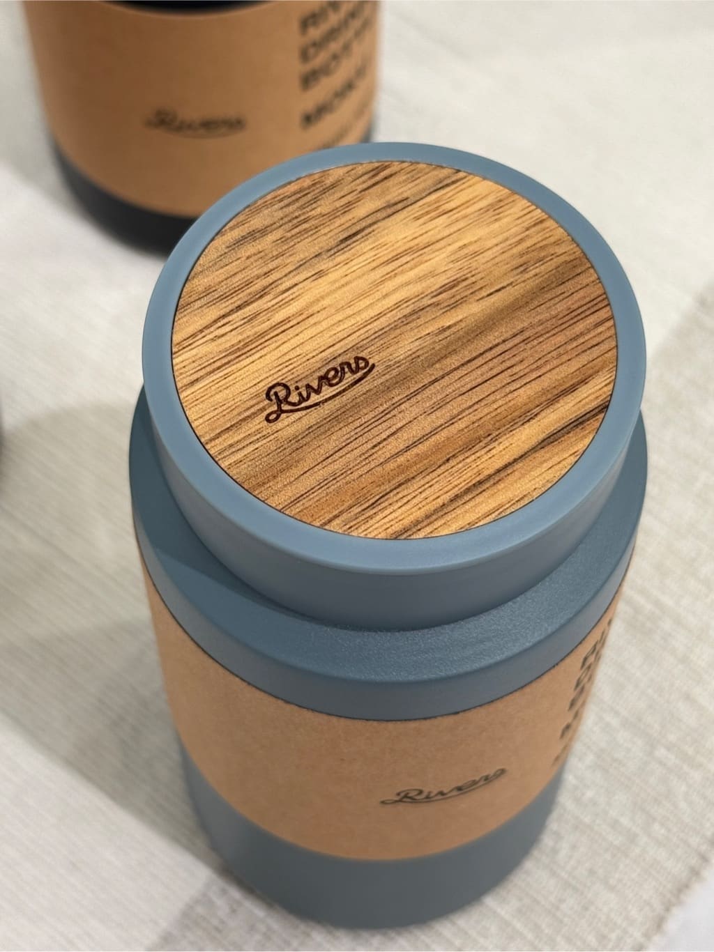 okomeさんの「212 KITCHEN STORE｜ドリンクボトル MOKU 350 アッシュブルー ＜RIVERS リバーズ＞」を使ったコーディネート