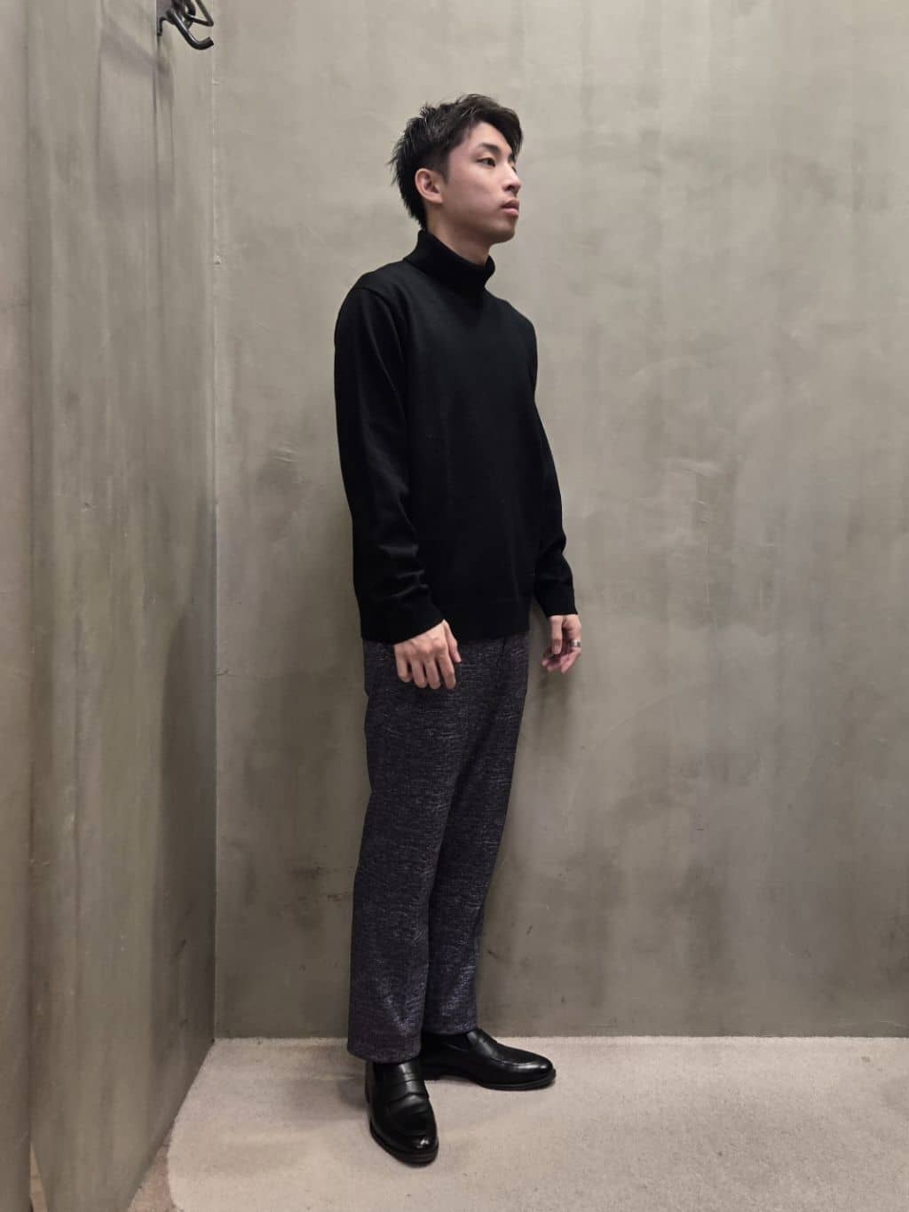 白木駆さんの「TAKEO KIKUCHI｜【ONOFF対応】TRダブルニット ストレッチパンツ」を使ったコーディネート