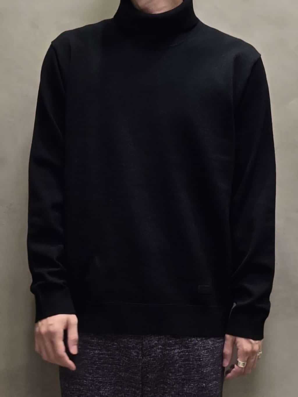 白木駆さんの「TAKEO KIKUCHI｜【ONOFF対応】TRダブルニット ストレッチパンツ」を使ったコーディネート
