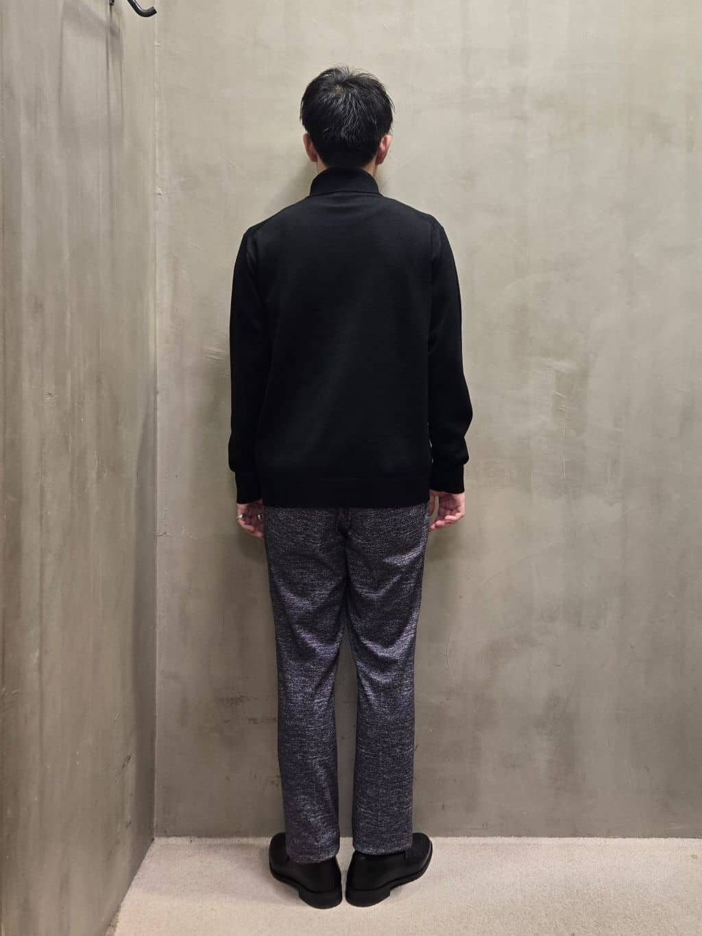 白木駆さんの「TAKEO KIKUCHI｜【ONOFF対応】TRダブルニット ストレッチパンツ」を使ったコーディネート