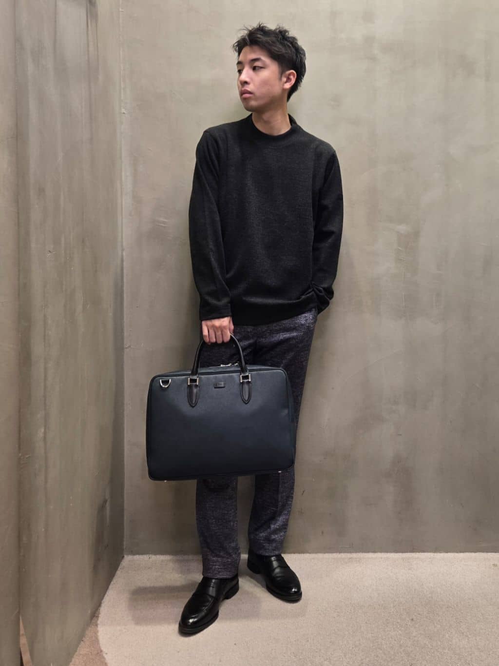 白木駆さんの「TAKEO KIKUCHI｜【ONOFF対応】TRダブルニット ストレッチパンツ」を使ったコーディネート