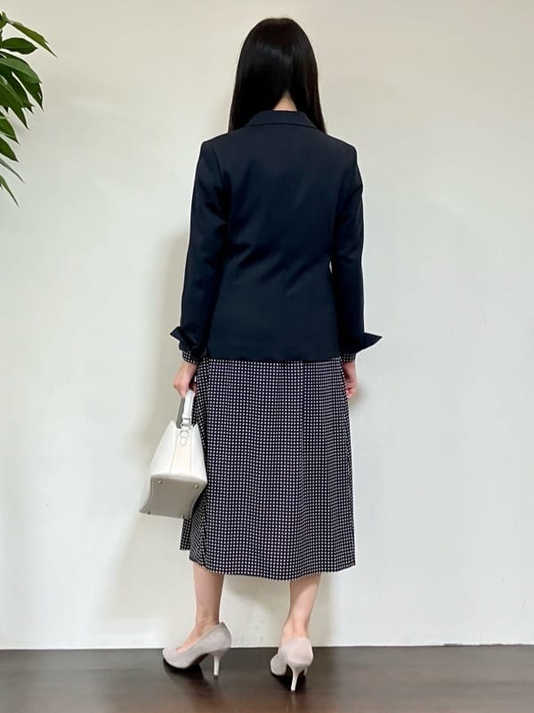 カレンさんの「UNTITLED｜【洗える通勤スーツ】レジェールギャバ ストレッチテーラードジャケット」を使ったコーディネート