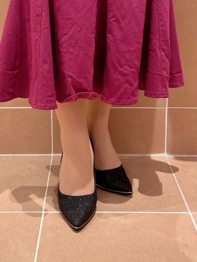すみれさんの「ESPERANZA｜【12時間パンプス】約8.5?／ラメ素材　歩きやすくて疲れにくい」を使ったコーディネート