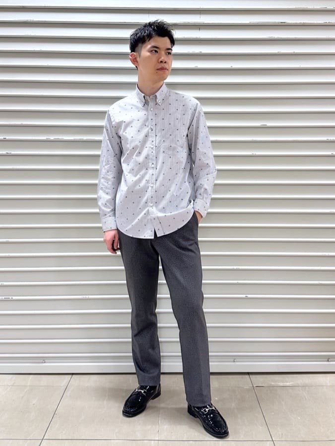 イッシーさんの「TAKEO KIKUCHI｜ハットモチーフ ジャカード ストライプ シャツ」を使ったコーディネート