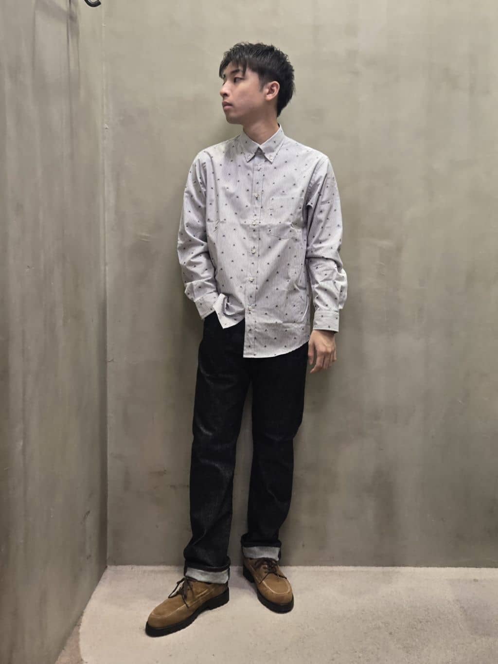 白木駆さんの「TAKEO KIKUCHI｜ハットモチーフ ジャカード ストライプ シャツ」を使ったコーディネート