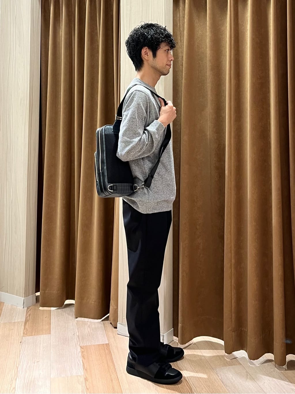 URAさんの「TAKEO KIKUCHI｜【オフィスカジュアル対応】ドレス チノパンツ」を使ったコーディネート