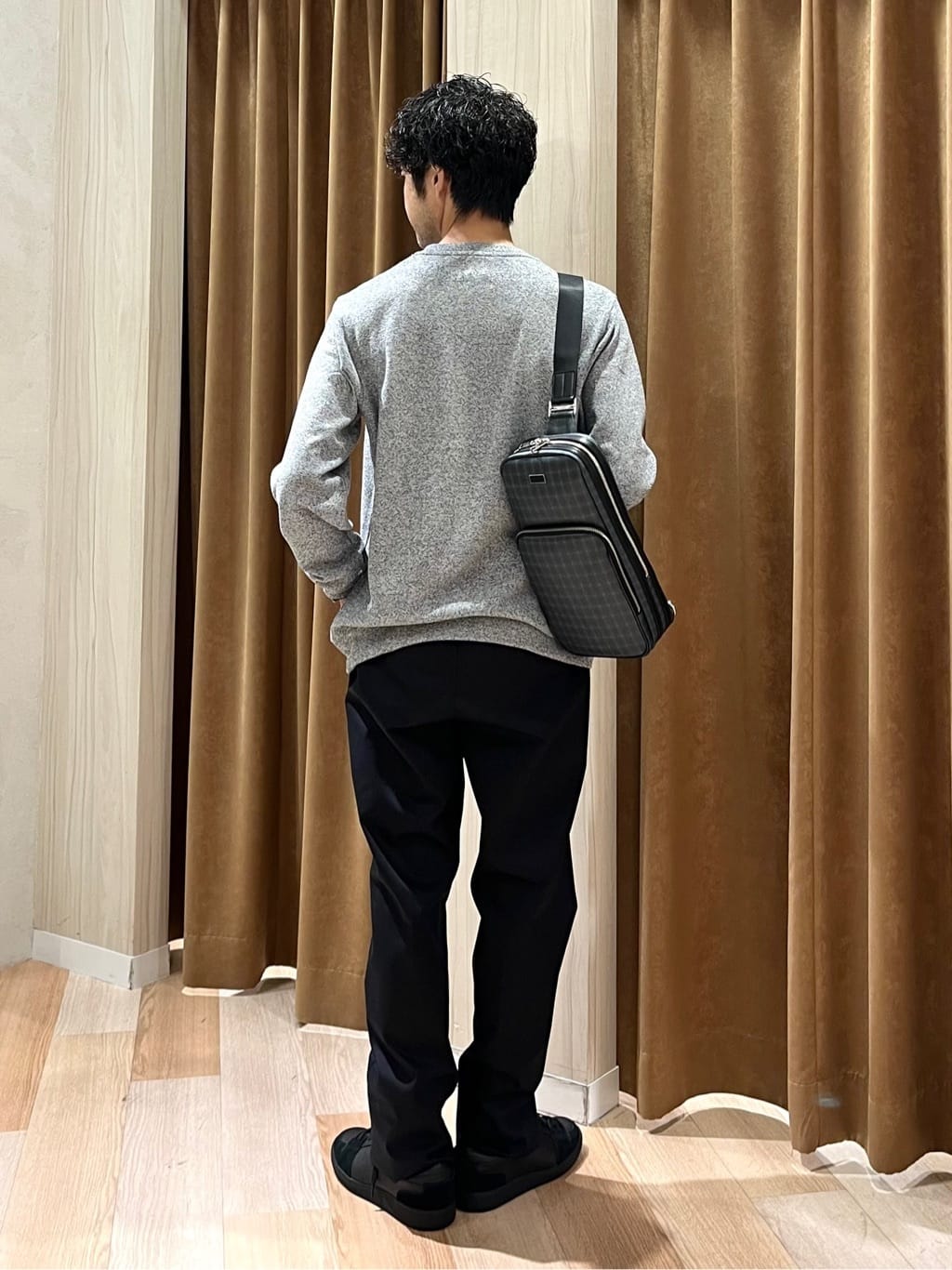 URAさんの「TAKEO KIKUCHI｜【オフィスカジュアル対応】ドレス チノパンツ」を使ったコーディネート