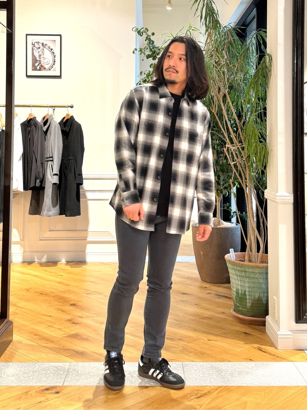 kawarataniさんの「DRESSTERIOR｜エクスクルーシブフライスロングTシャツ」を使ったコーディネート