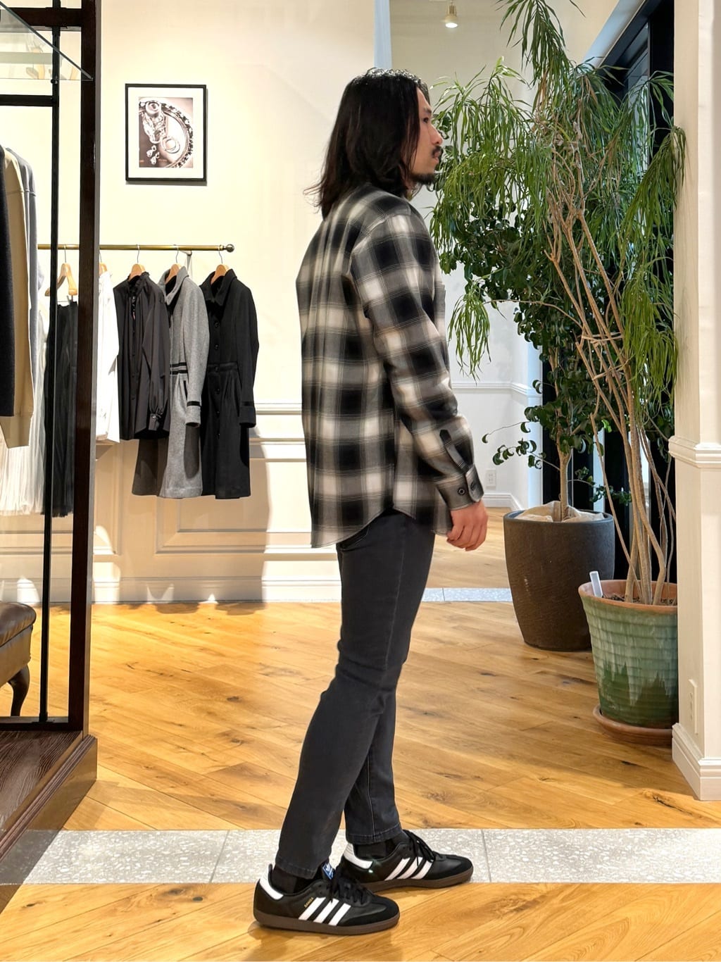 kawarataniさんの「DRESSTERIOR｜エクスクルーシブフライスロングTシャツ」を使ったコーディネート