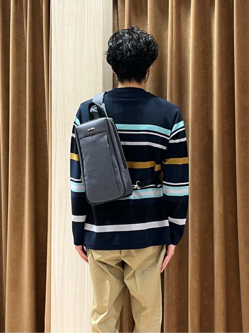URAさんの「TAKEO KIKUCHI｜【オフィスカジュアル対応】ドレス チノパンツ」を使ったコーディネート
