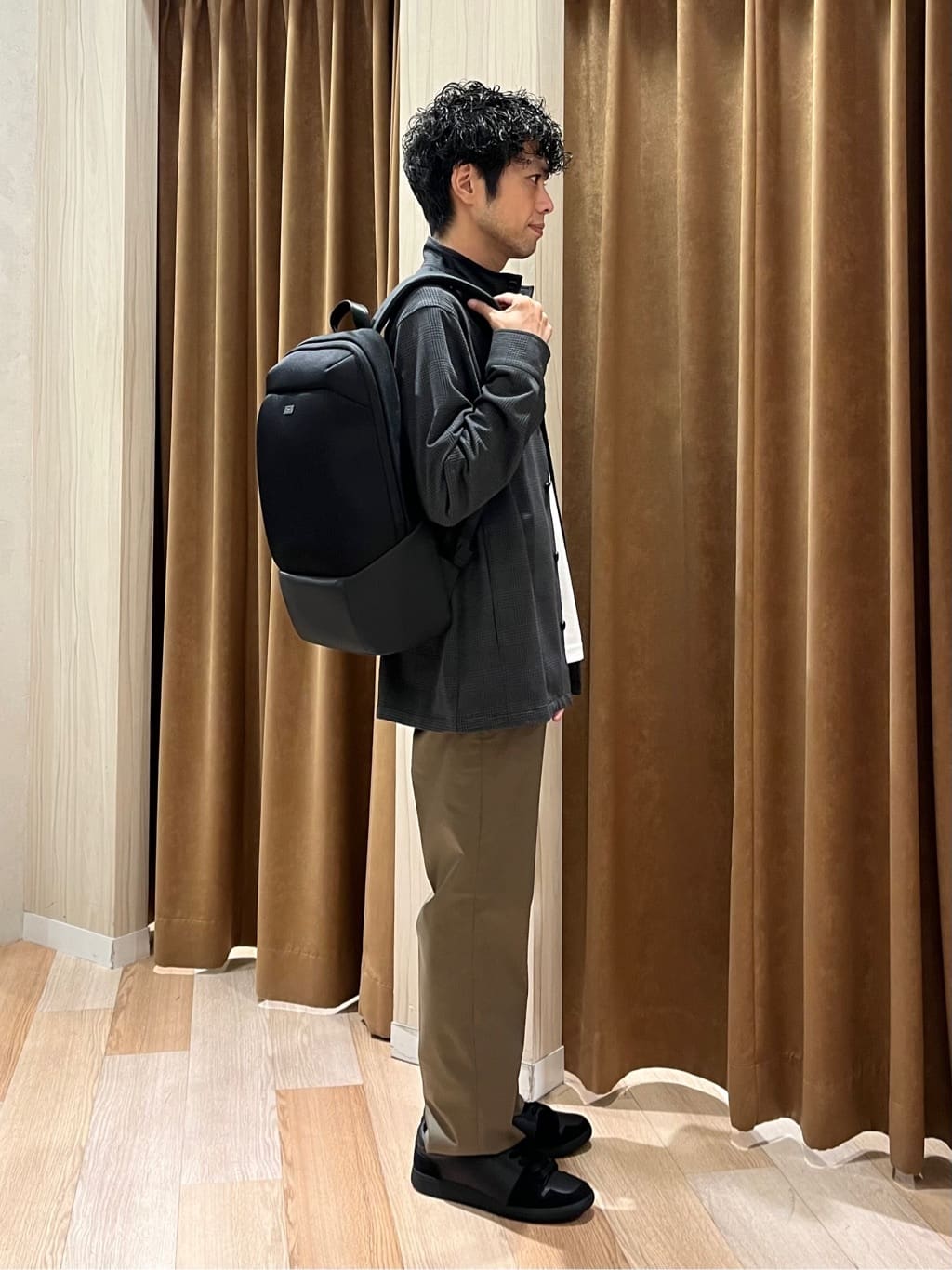 URAさんの「TAKEO KIKUCHI｜【オフィスカジュアル対応】ドレス チノパンツ」を使ったコーディネート