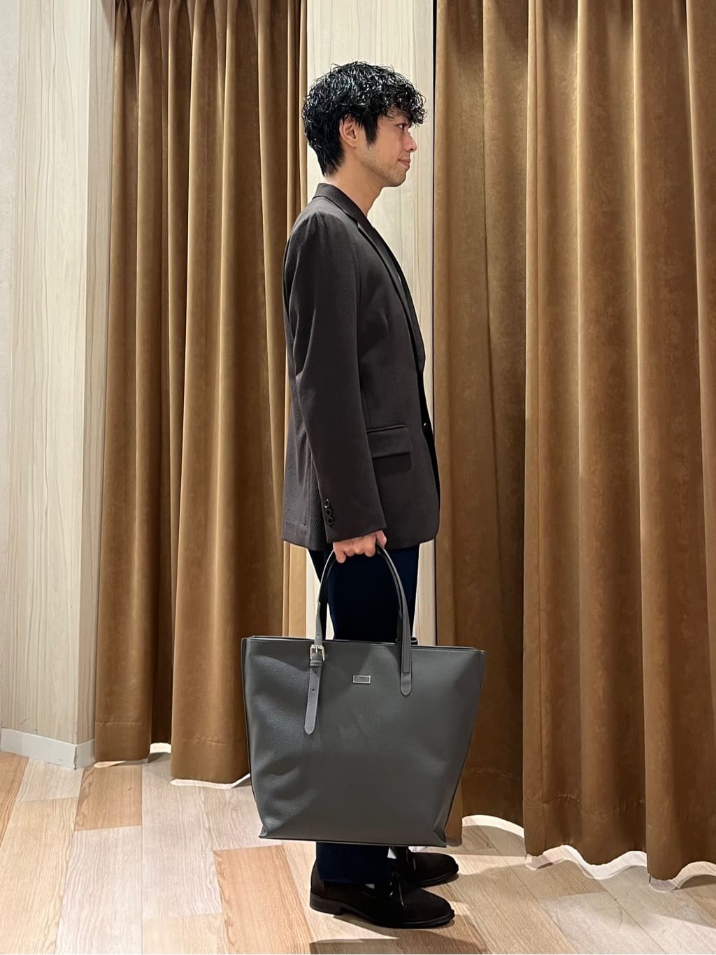 URAさんの「TAKEO KIKUCHI｜【オフィスカジュアル対応】ドレス チノパンツ」を使ったコーディネート