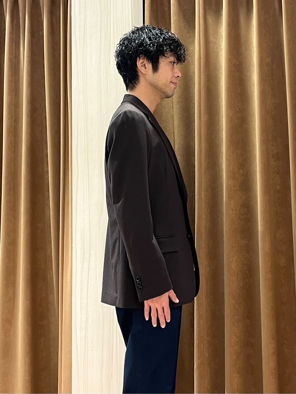 URAさんの「TAKEO KIKUCHI｜【オフィスカジュアル対応】ドレス チノパンツ」を使ったコーディネート