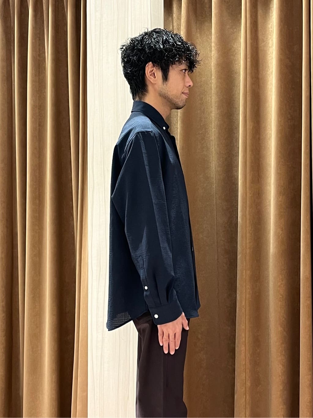 URAさんの「TAKEO KIKUCHI｜【Made in JAPAN】播州織 ストレッチ パンツ」を使ったコーディネート