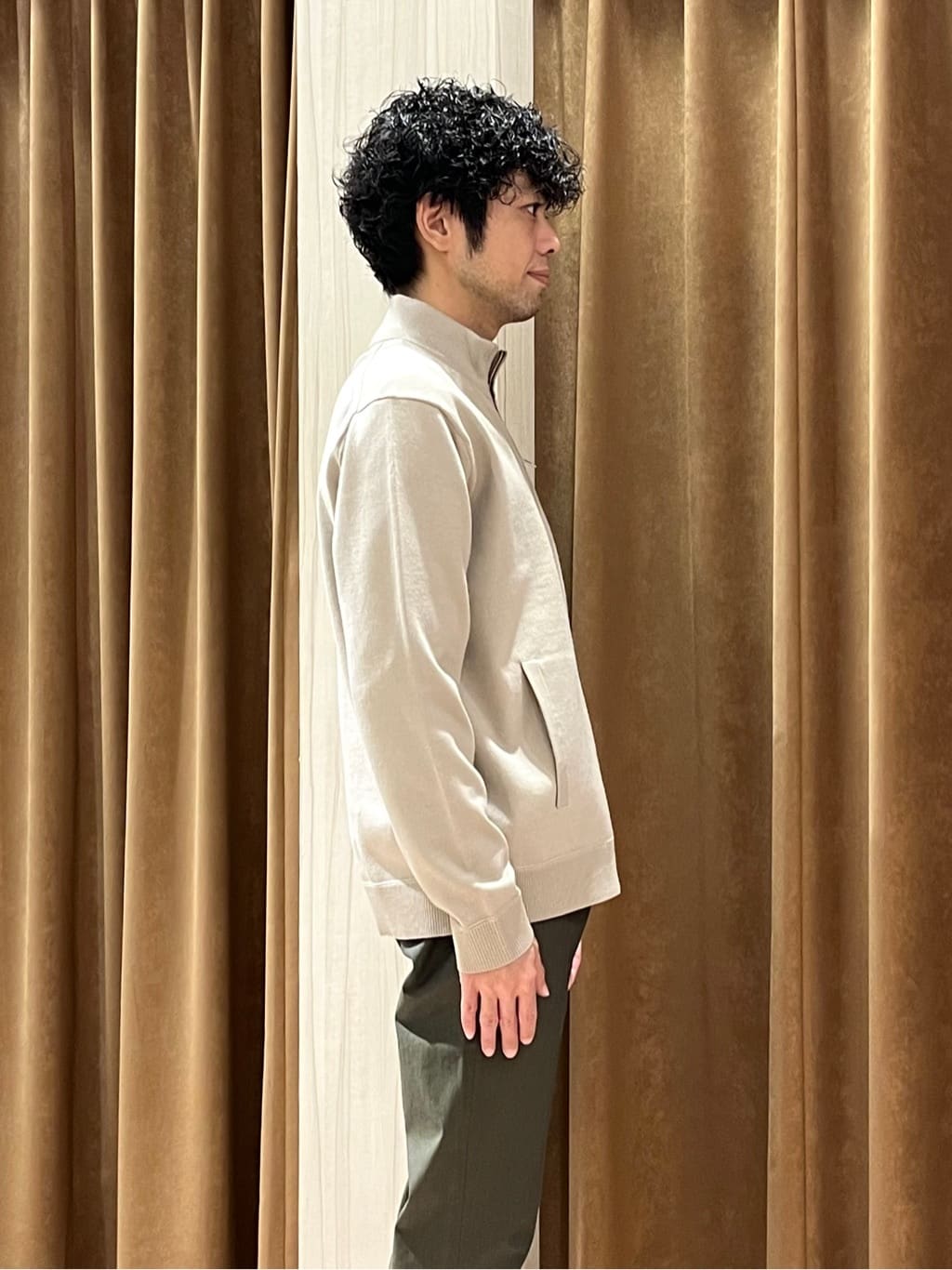 URAさんの「TAKEO KIKUCHI｜【全7サイズ&times;8色展開！】トップマルチヘリンボン パンツ」を使ったコーディネート
