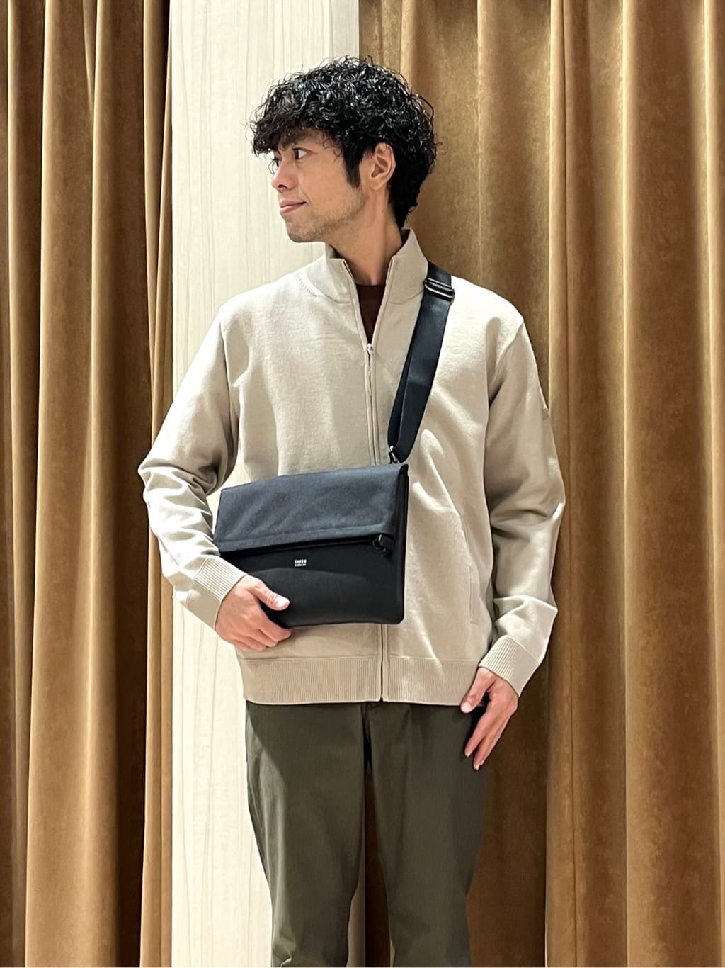 URAさんの「TAKEO KIKUCHI｜【全7サイズ&times;8色展開！】トップマルチヘリンボン パンツ」を使ったコーディネート
