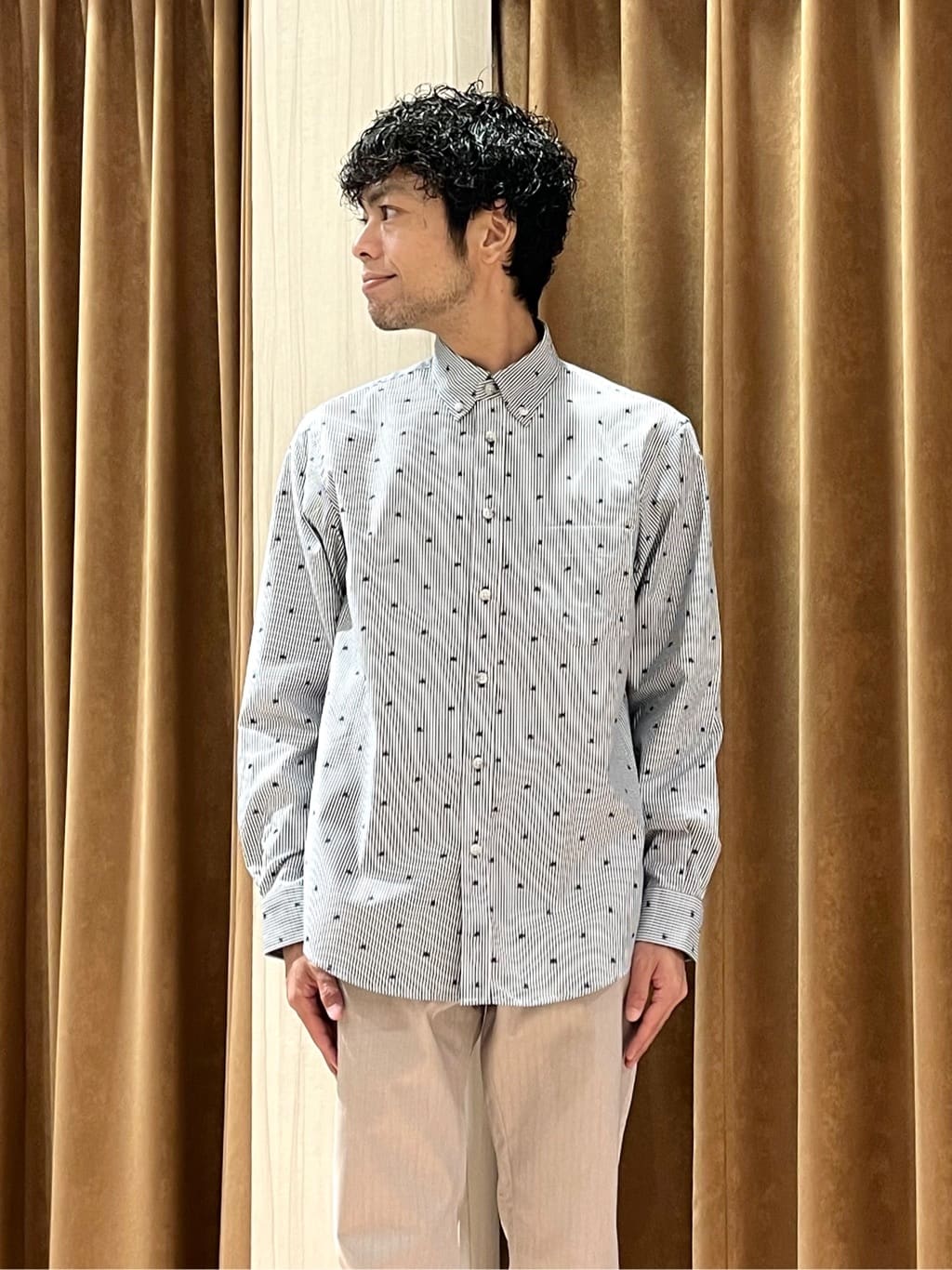 URAさんの「TAKEO KIKUCHI｜ハットモチーフ ジャカード ストライプ シャツ」を使ったコーディネート