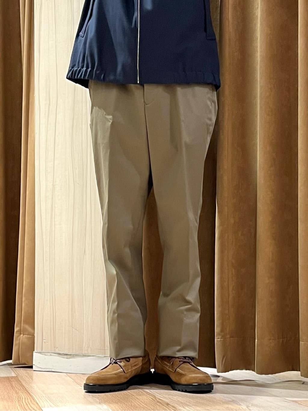 URAさんの「TAKEO KIKUCHI｜【オフィスカジュアル対応】ドレス チノパンツ」を使ったコーディネート