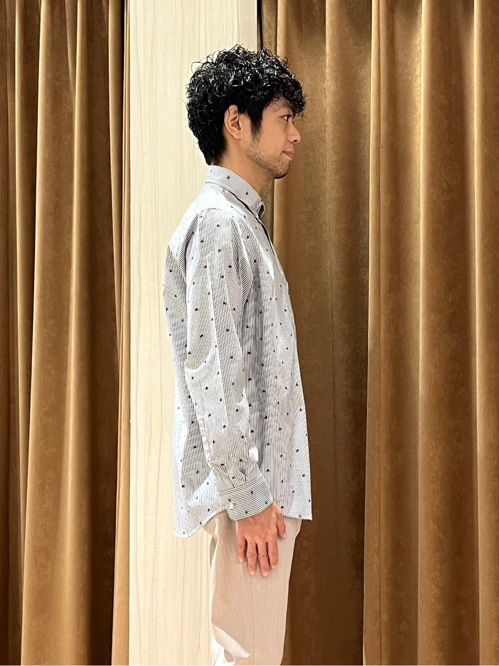 URAさんの「TAKEO KIKUCHI｜ハットモチーフ ジャカード ストライプ シャツ」を使ったコーディネート