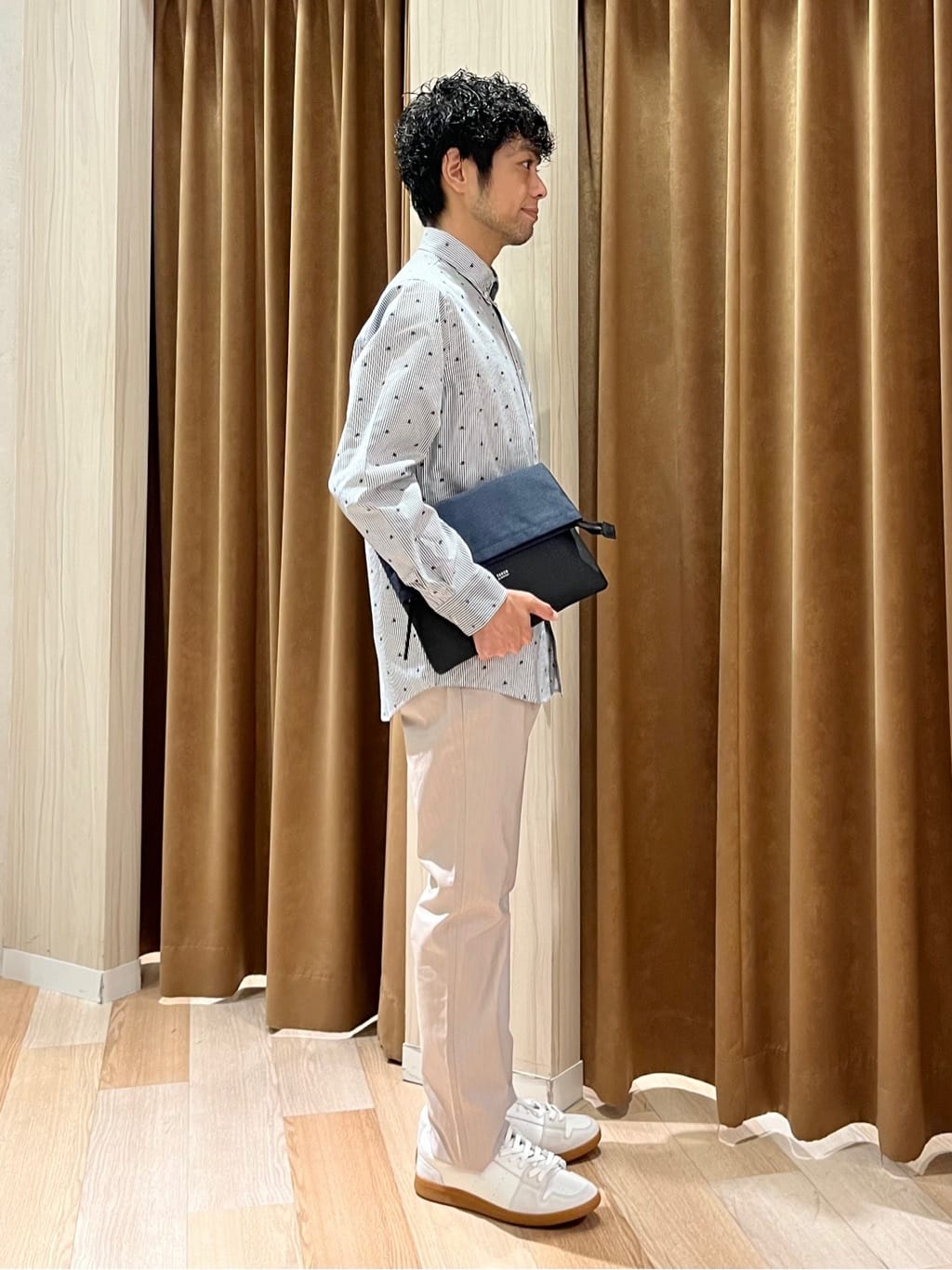 URAさんの「TAKEO KIKUCHI｜ハットモチーフ ジャカード ストライプ シャツ」を使ったコーディネート