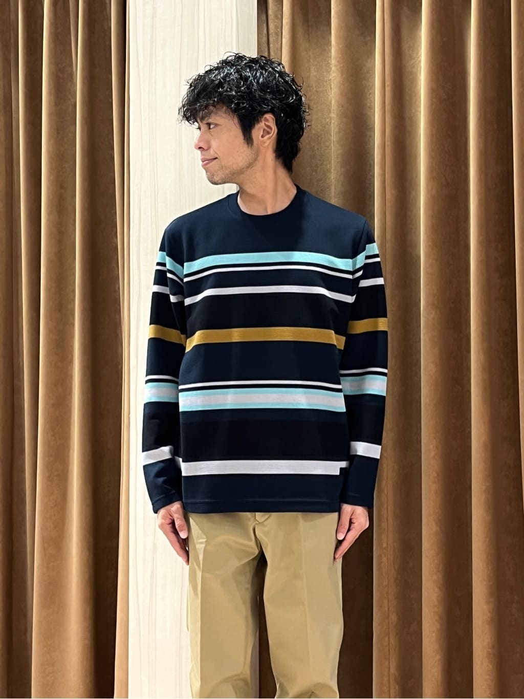 URAさんの「TAKEO KIKUCHI｜【オフィスカジュアル対応】ドレス チノパンツ」を使ったコーディネート