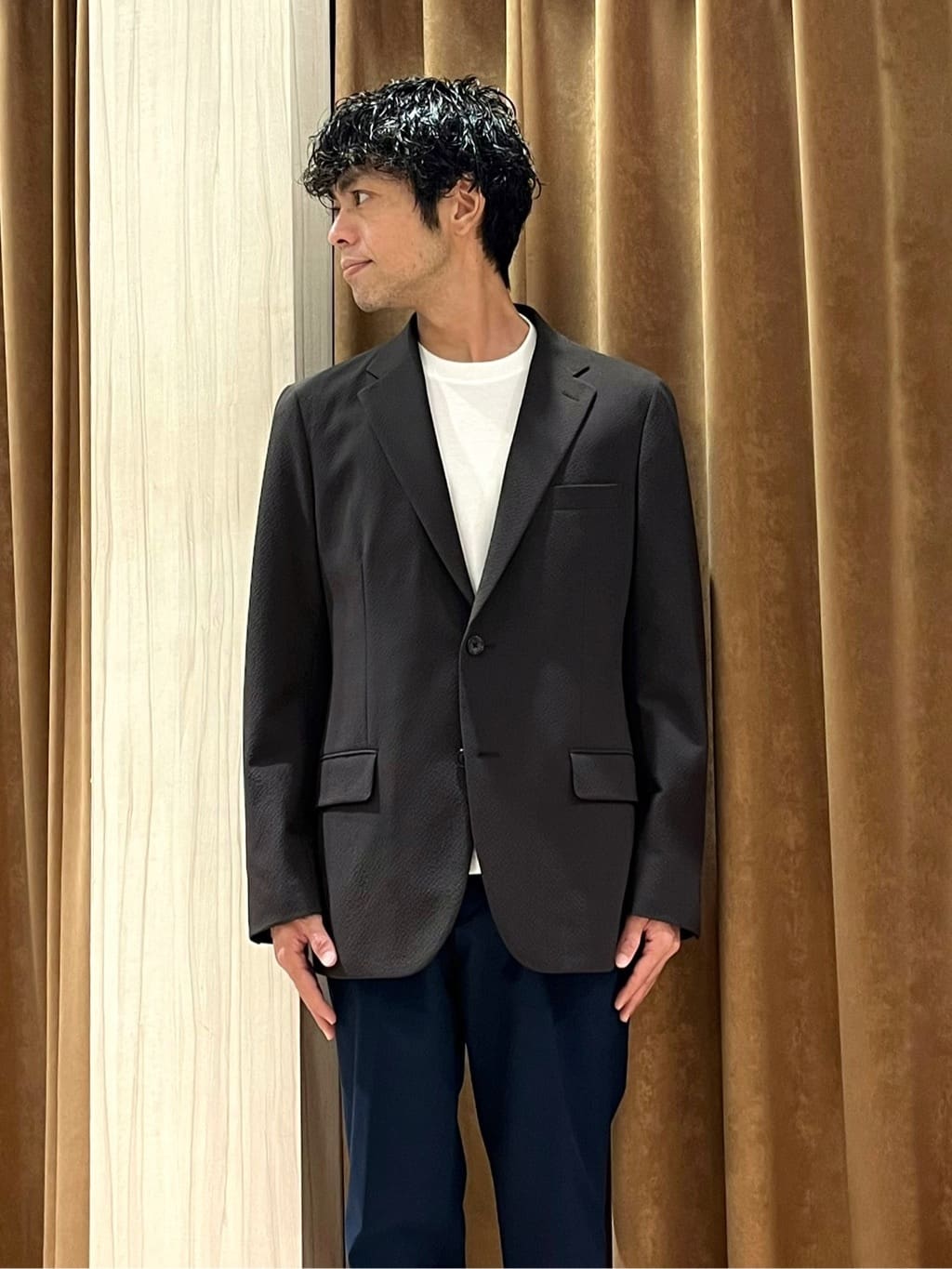 URAさんの「TAKEO KIKUCHI｜【オフィスカジュアル対応】ドレス チノパンツ」を使ったコーディネート