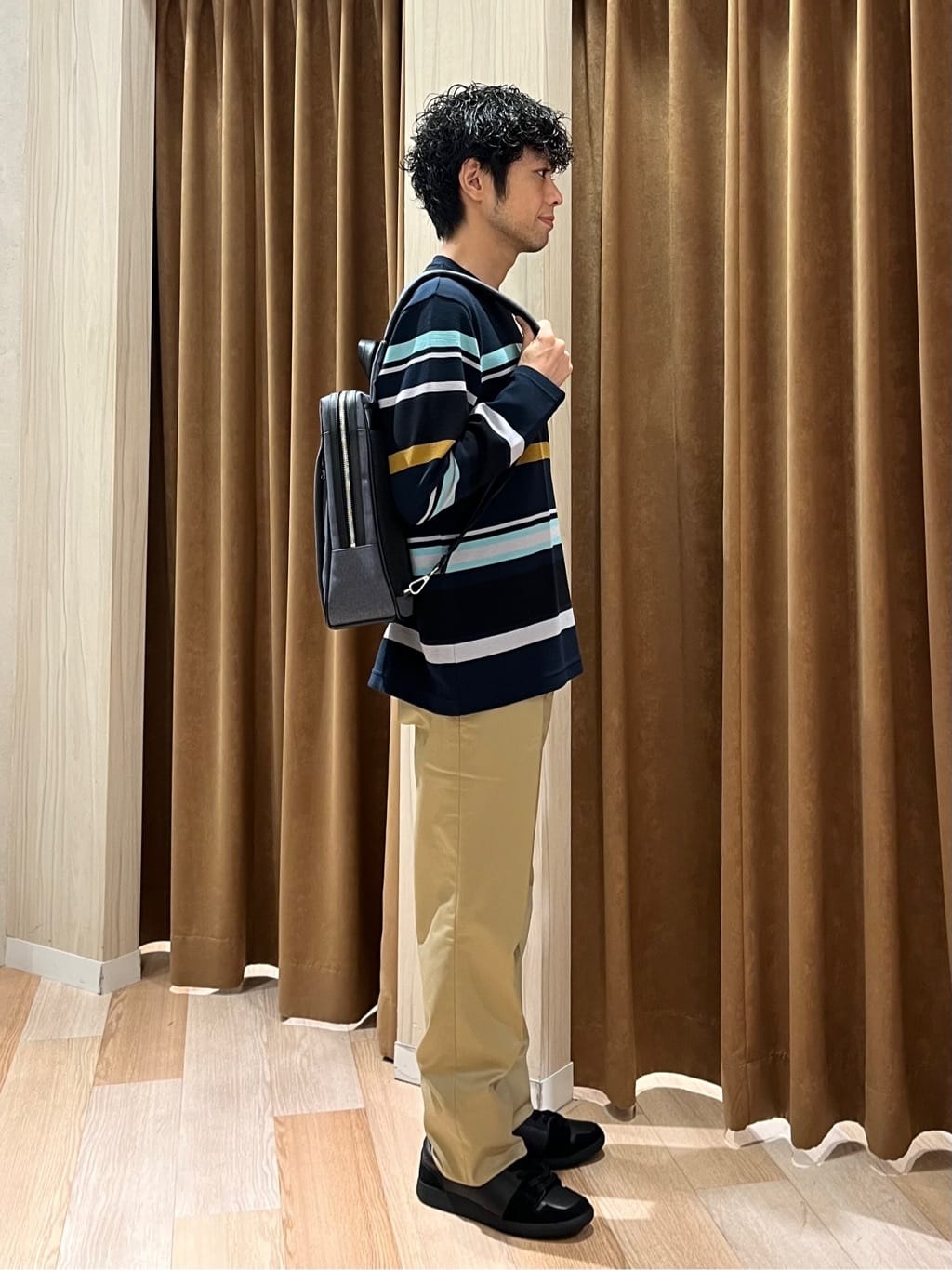 URAさんの「TAKEO KIKUCHI｜【オフィスカジュアル対応】ドレス チノパンツ」を使ったコーディネート