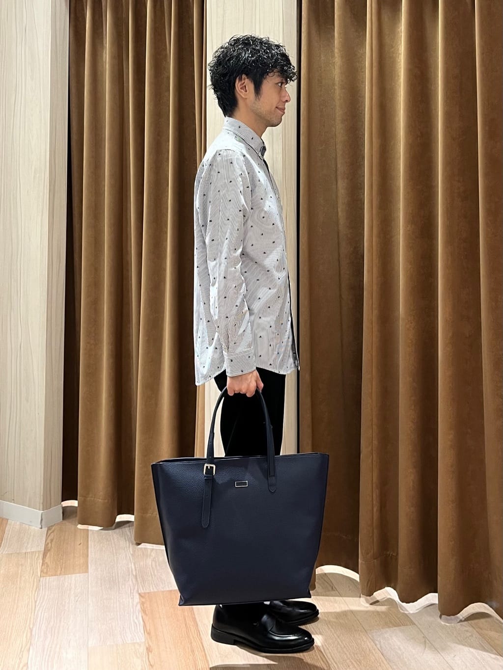 URAさんの「TAKEO KIKUCHI｜ハットモチーフ ジャカード ストライプ シャツ」を使ったコーディネート