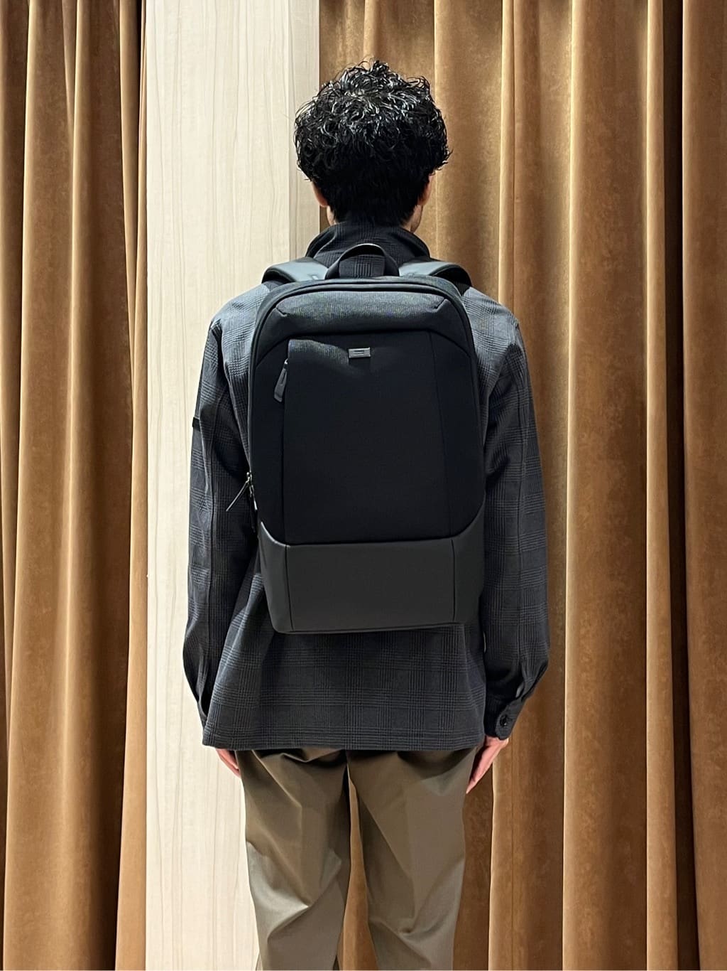 URAさんの「TAKEO KIKUCHI｜【オフィスカジュアル対応】ドレス チノパンツ」を使ったコーディネート
