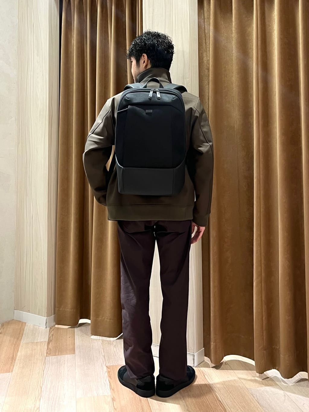 URAさんの「TAKEO KIKUCHI｜【Made in JAPAN】播州織 ストレッチ パンツ」を使ったコーディネート