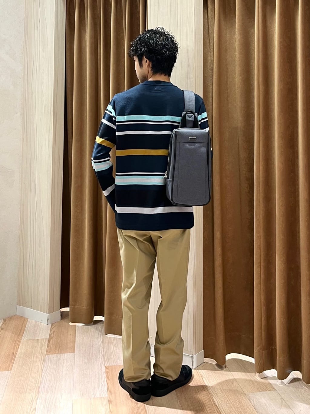 URAさんの「TAKEO KIKUCHI｜【オフィスカジュアル対応】ドレス チノパンツ」を使ったコーディネート