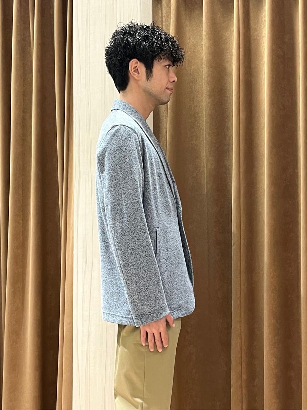 URAさんの「TAKEO KIKUCHI｜【オフィスカジュアル対応】ドレス チノパンツ」を使ったコーディネート