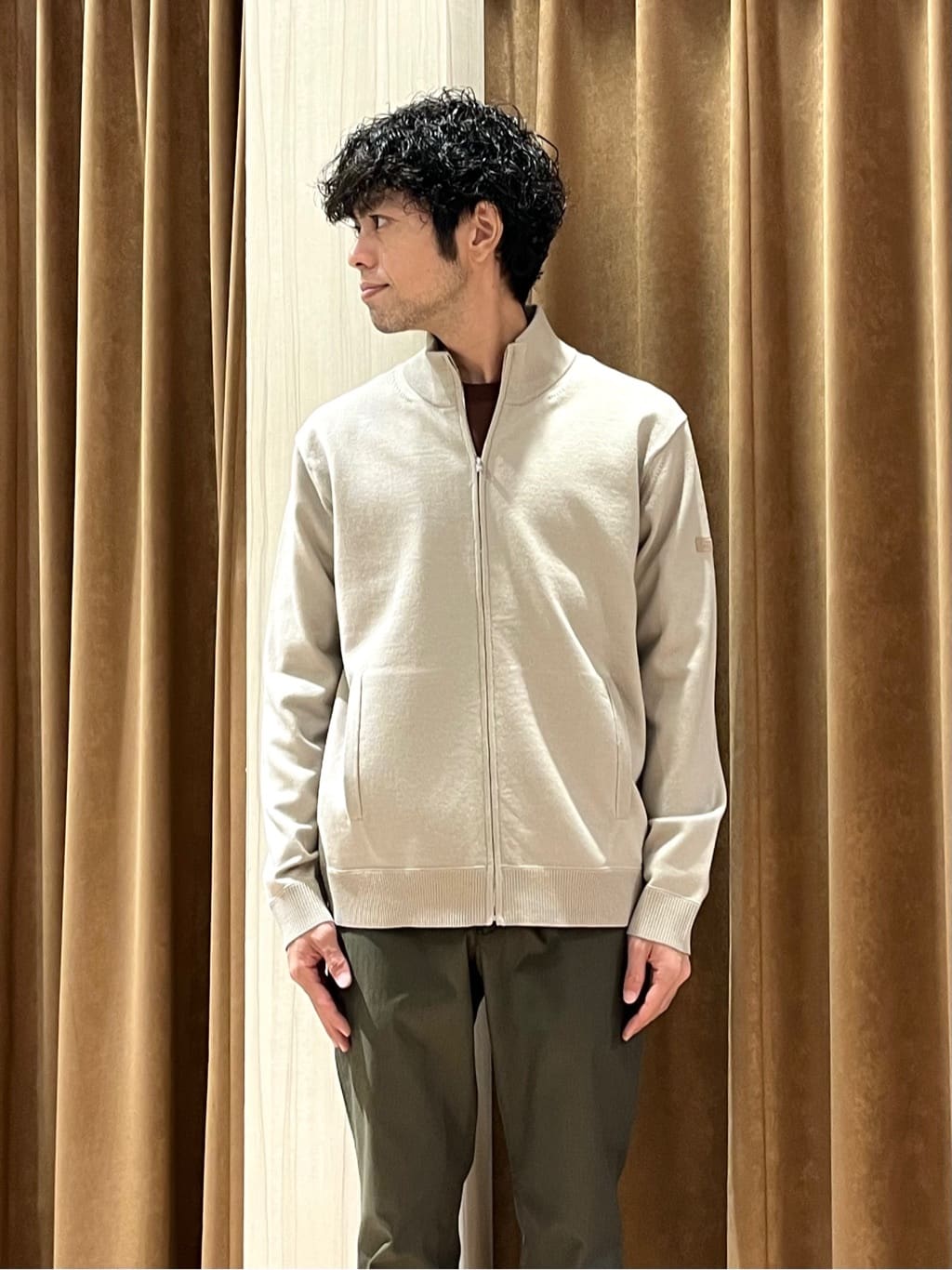 URAさんの「TAKEO KIKUCHI｜【全7サイズ&times;8色展開！】トップマルチヘリンボン パンツ」を使ったコーディネート
