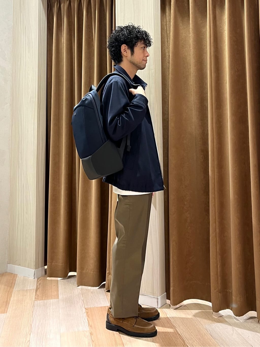 URAさんの「TAKEO KIKUCHI｜【オフィスカジュアル対応】ドレス チノパンツ」を使ったコーディネート