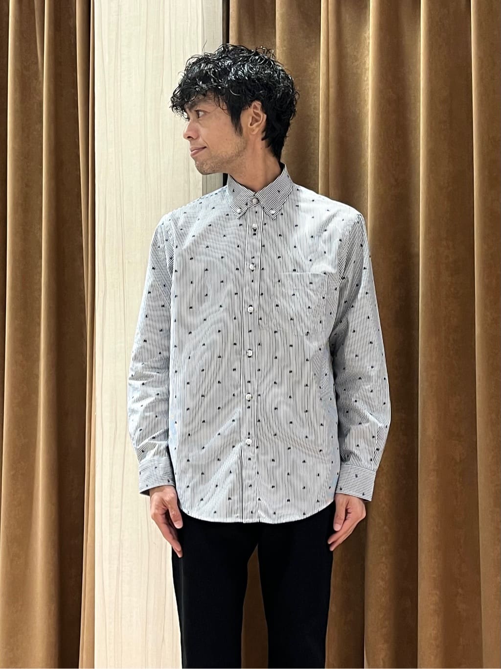 URAさんの「TAKEO KIKUCHI｜ハットモチーフ ジャカード ストライプ シャツ」を使ったコーディネート