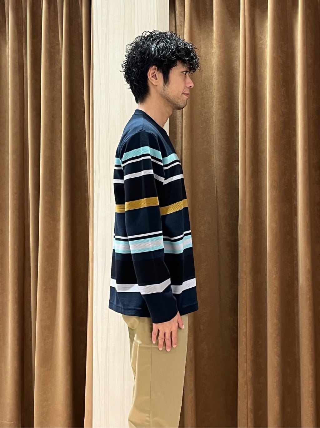URAさんの「TAKEO KIKUCHI｜【オフィスカジュアル対応】ドレス チノパンツ」を使ったコーディネート