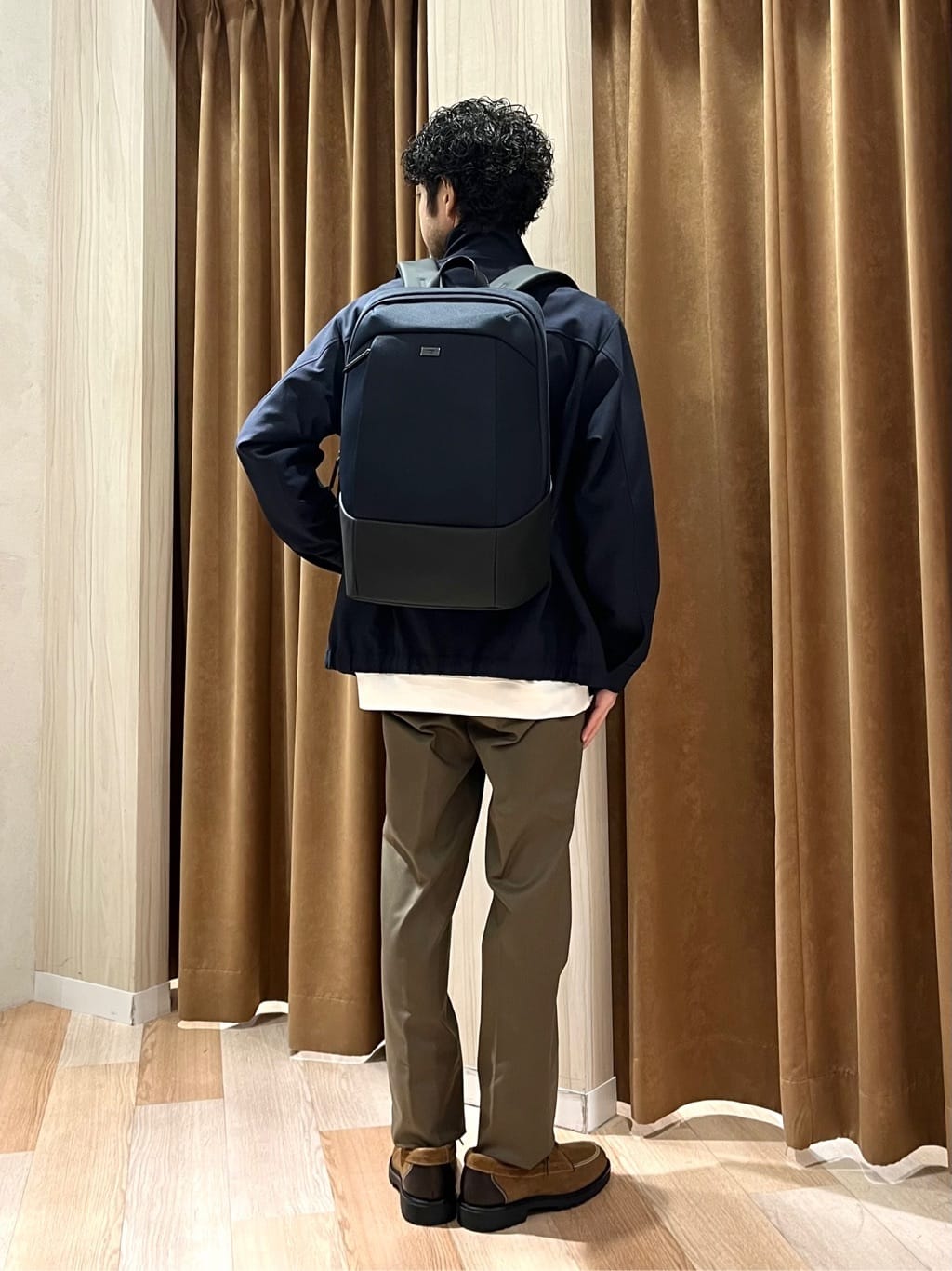URAさんの「TAKEO KIKUCHI｜【オフィスカジュアル対応】ドレス チノパンツ」を使ったコーディネート