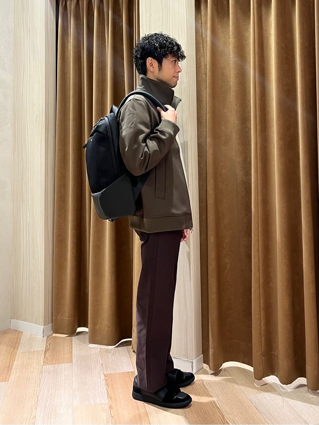 URAさんの「TAKEO KIKUCHI｜【Made in JAPAN】播州織 ストレッチ パンツ」を使ったコーディネート