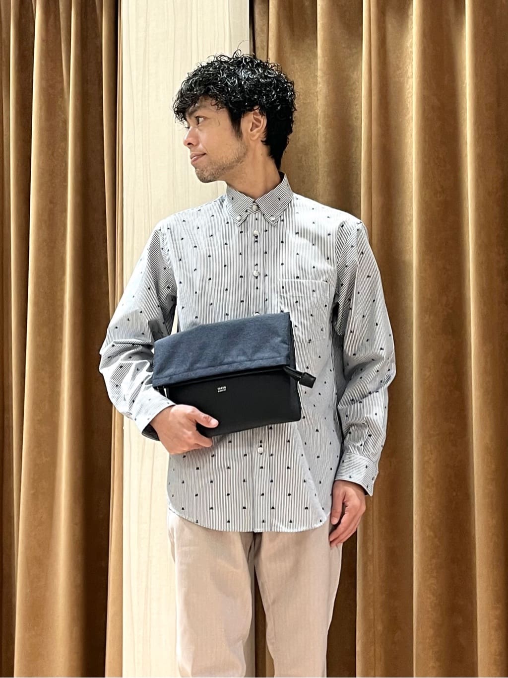 URAさんの「TAKEO KIKUCHI｜ハットモチーフ ジャカード ストライプ シャツ」を使ったコーディネート