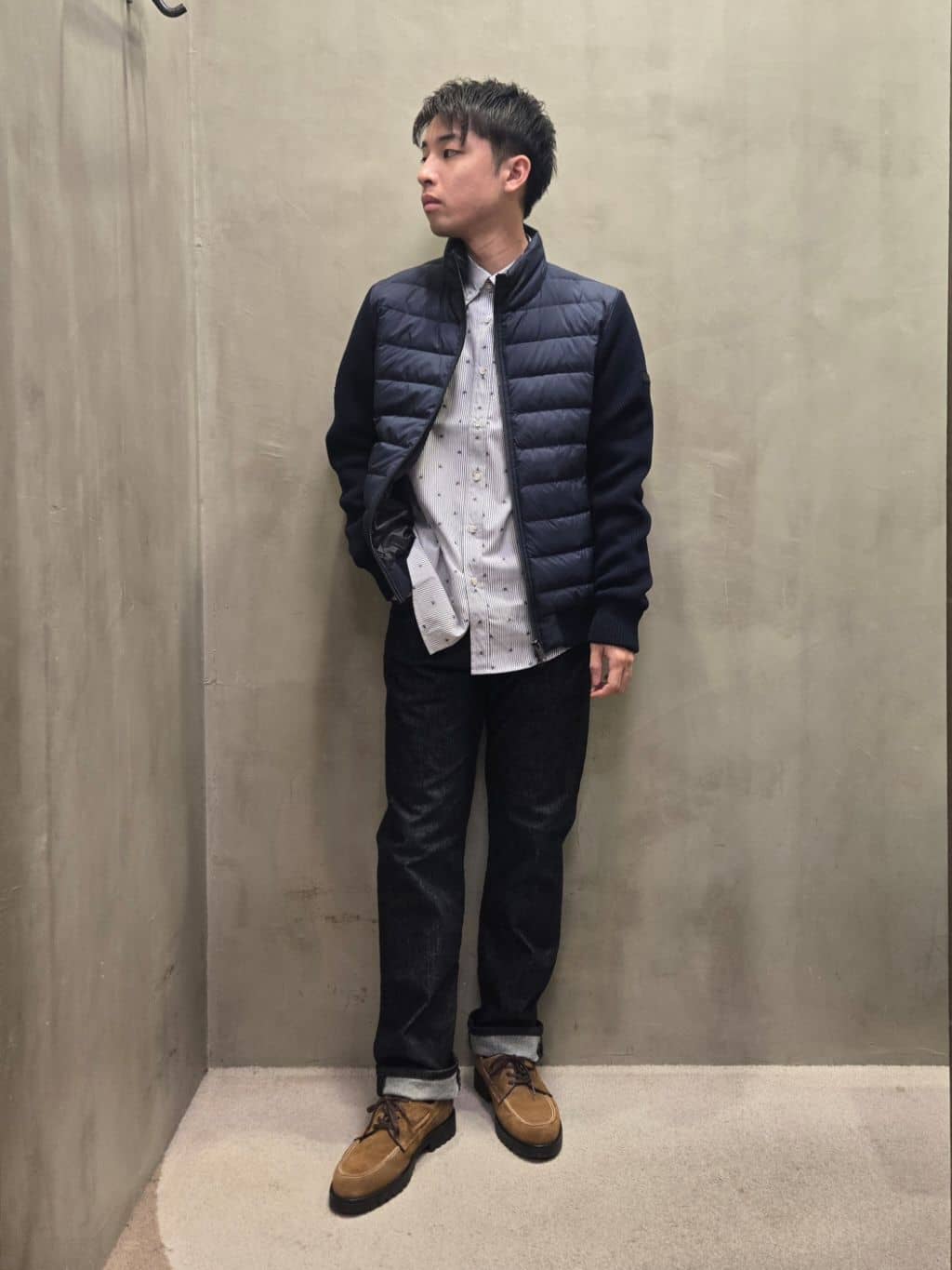 白木駆さんの「TAKEO KIKUCHI｜ハットモチーフ ジャカード ストライプ シャツ」を使ったコーディネート