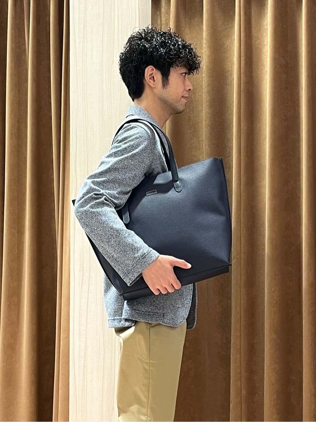 URAさんの「TAKEO KIKUCHI｜【オフィスカジュアル対応】ドレス チノパンツ」を使ったコーディネート