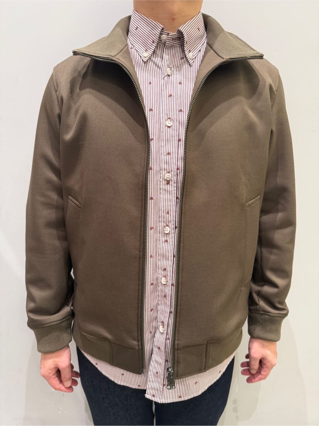 SHOTAさんの「TAKEO KIKUCHI｜ハットモチーフ ジャカード ストライプ シャツ」を使ったコーディネート