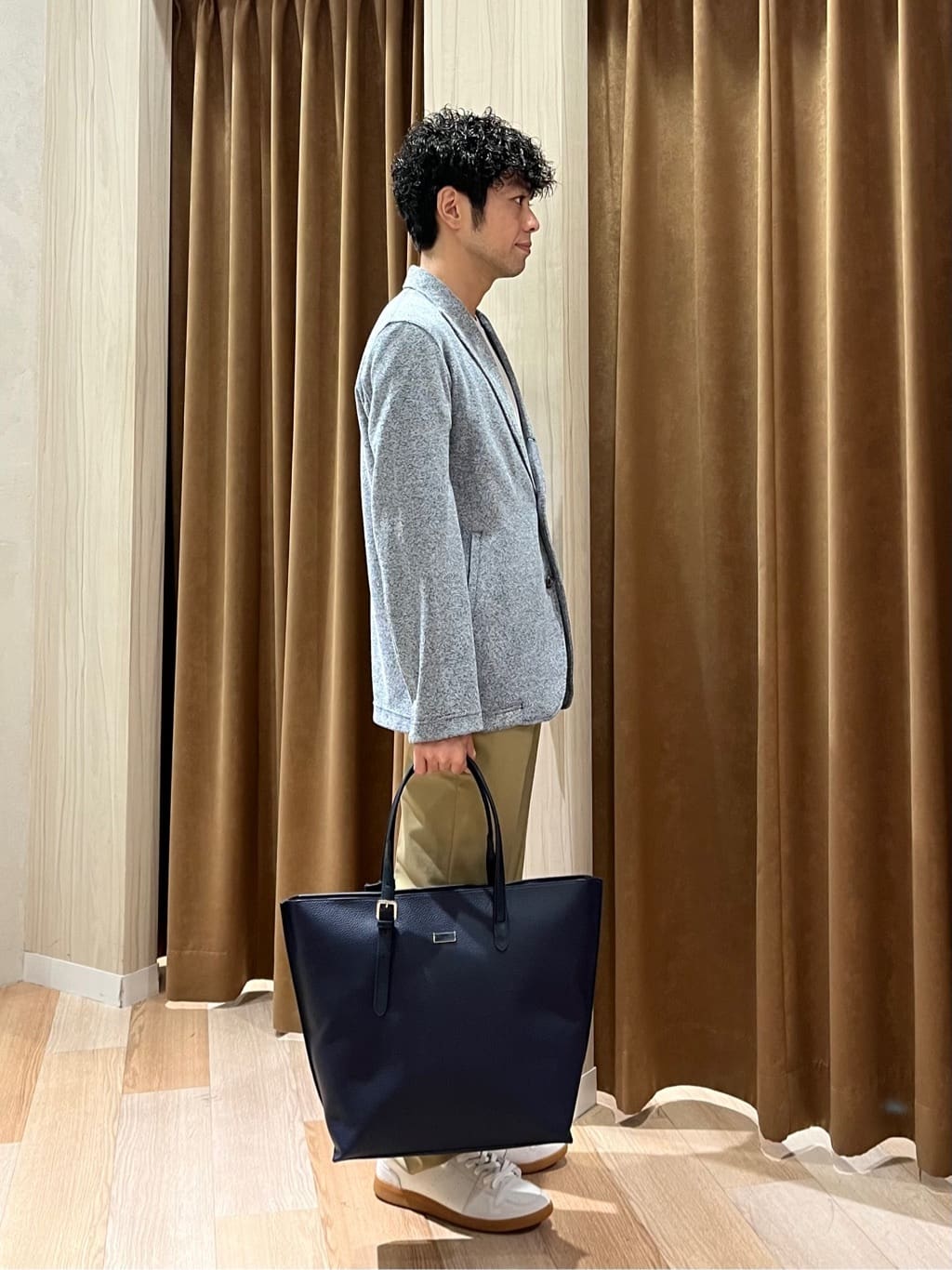 URAさんの「TAKEO KIKUCHI｜【オフィスカジュアル対応】ドレス チノパンツ」を使ったコーディネート