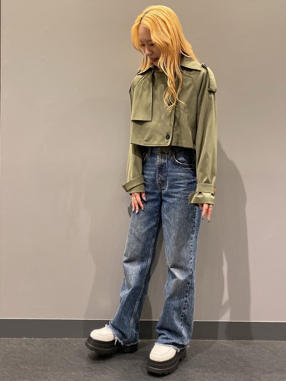 うーさんの「ESPERANZA｜厚底2段ソールローファーパンプス」を使ったコーディネート