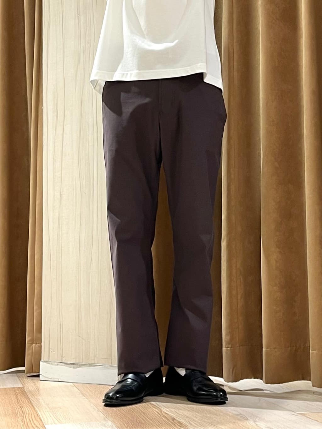 URAさんの「TAKEO KIKUCHI｜【Made in JAPAN】播州織 ストレッチ パンツ」を使ったコーディネート
