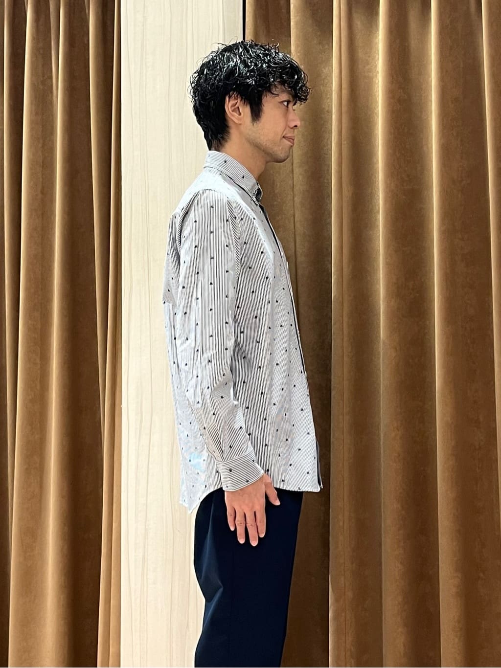 URAさんの「TAKEO KIKUCHI｜ハットモチーフ ジャカード ストライプ シャツ」を使ったコーディネート