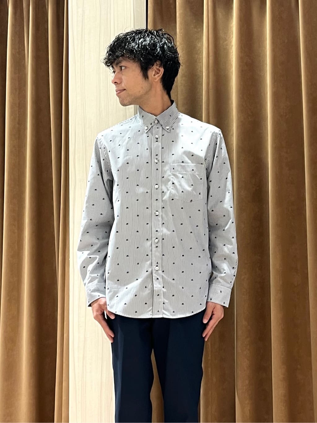 URAさんの「TAKEO KIKUCHI｜ハットモチーフ ジャカード ストライプ シャツ」を使ったコーディネート