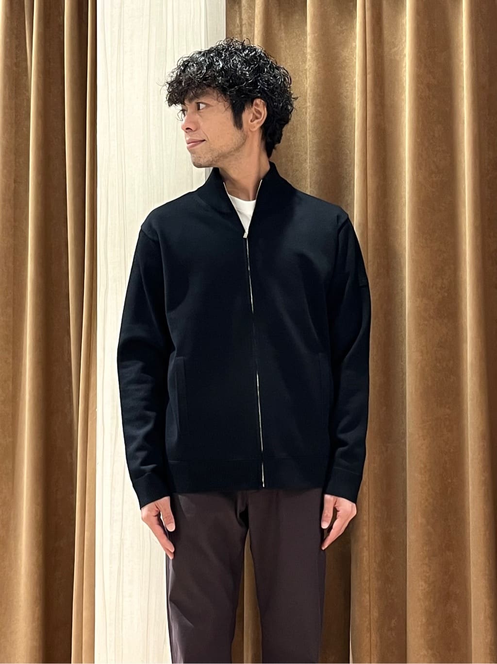 URAさんの「TAKEO KIKUCHI｜【Made in JAPAN】播州織 ストレッチ パンツ」を使ったコーディネート